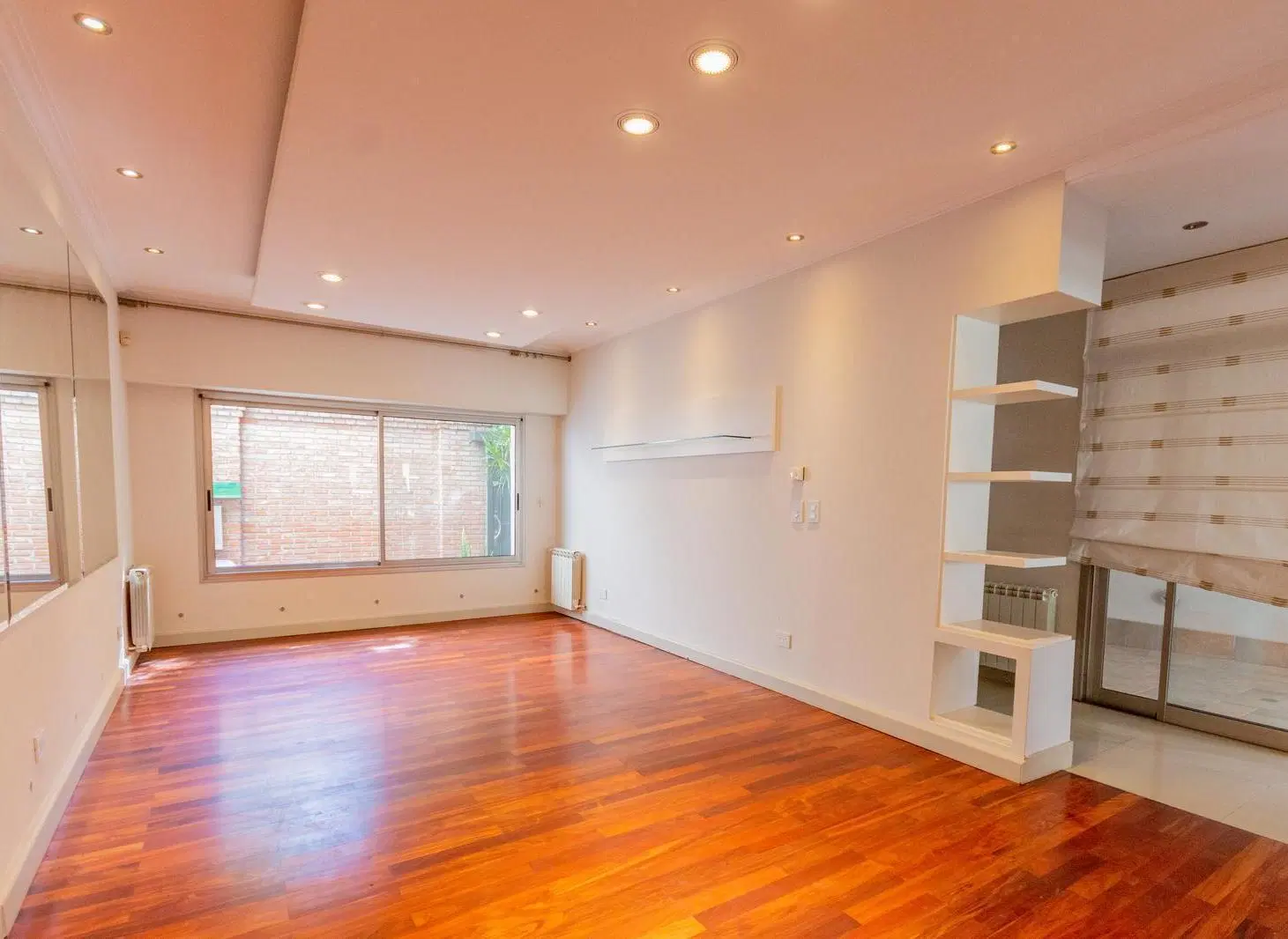 Casa en Venta 3 dormitorios en Barrio Lourdes con cochera para varios autos, jardín con pileta 3