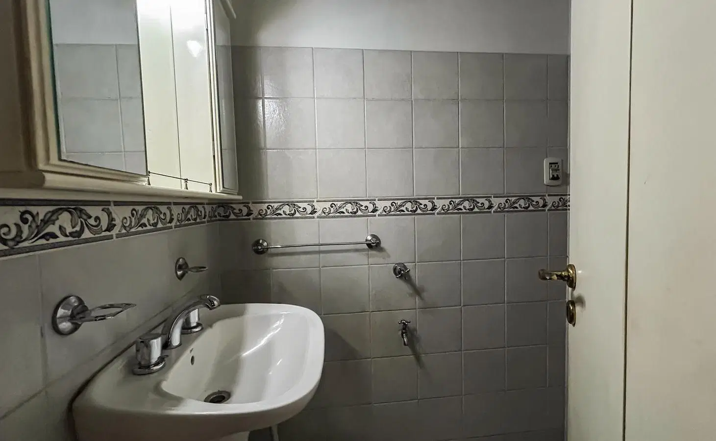 VENTA Casa 3 dormitorios, con cochera y terraza- Barrio Azcuénaga 2