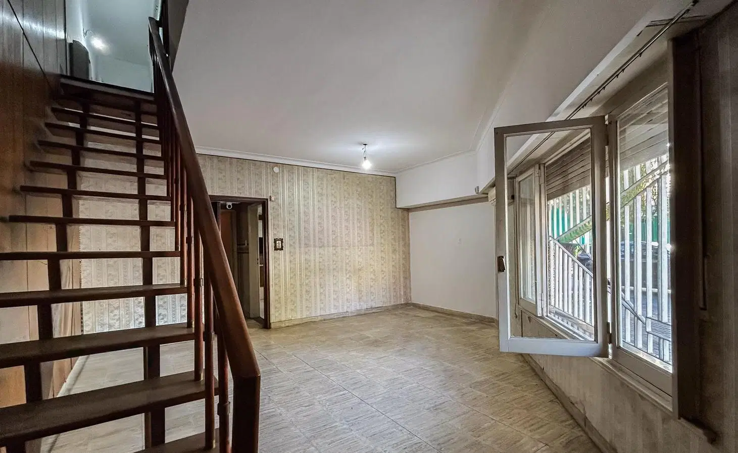VENTA Casa 3 dormitorios, con cochera y terraza- Barrio Azcuénaga 5
