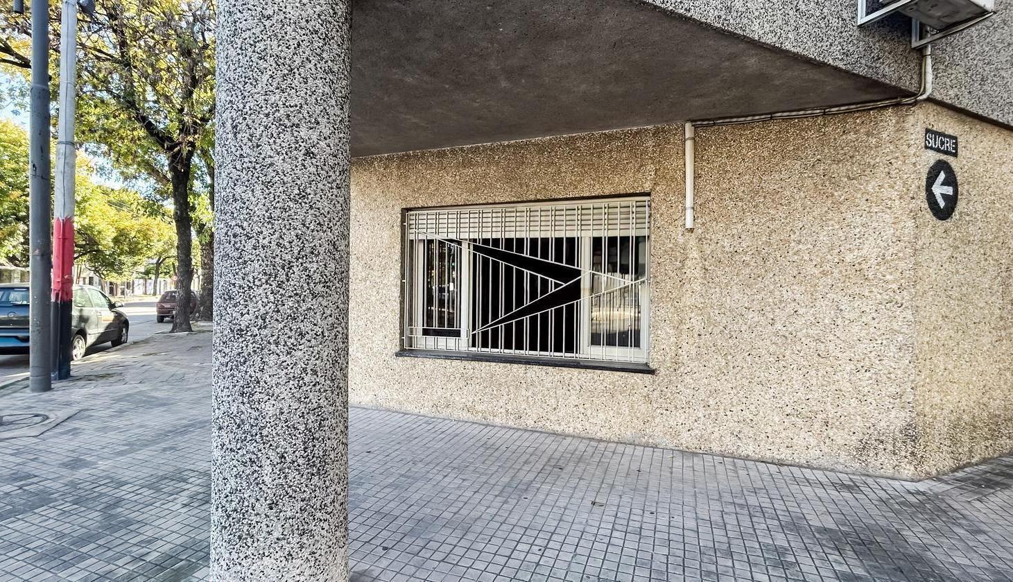VENTA Casa 3 dormitorios, con cochera y terraza- Barrio Azcuénaga