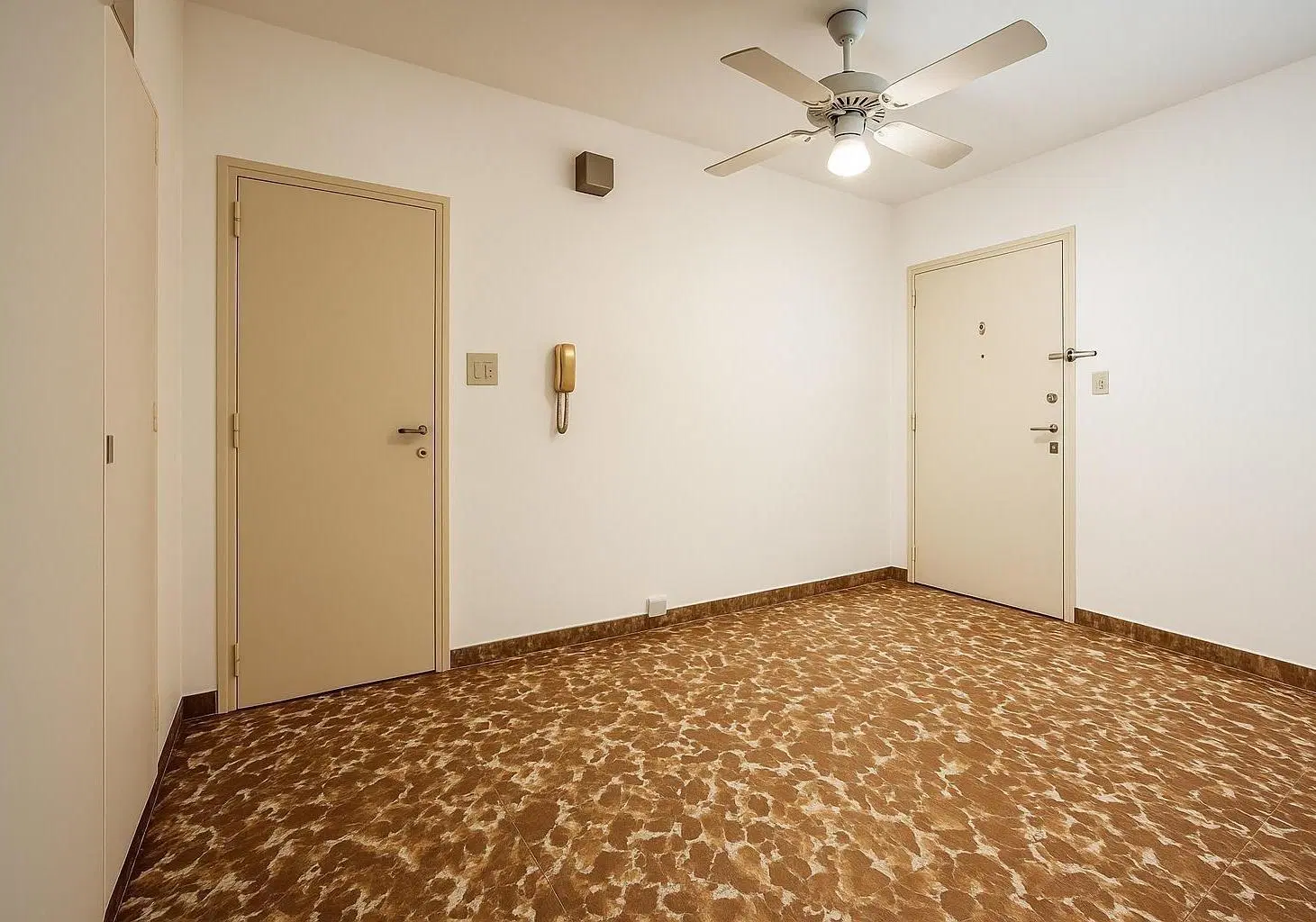 VENTA/PERMUTA Departamento 4 dormitorios al frente, con cochera, zona rio Centro Rosario 5
