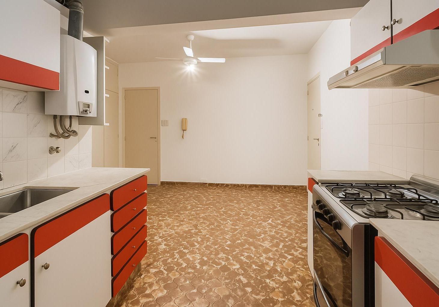 Foto de VENTA/PERMUTA Departamento 4 dormitorios al frente, con cochera, zona, imagen 3