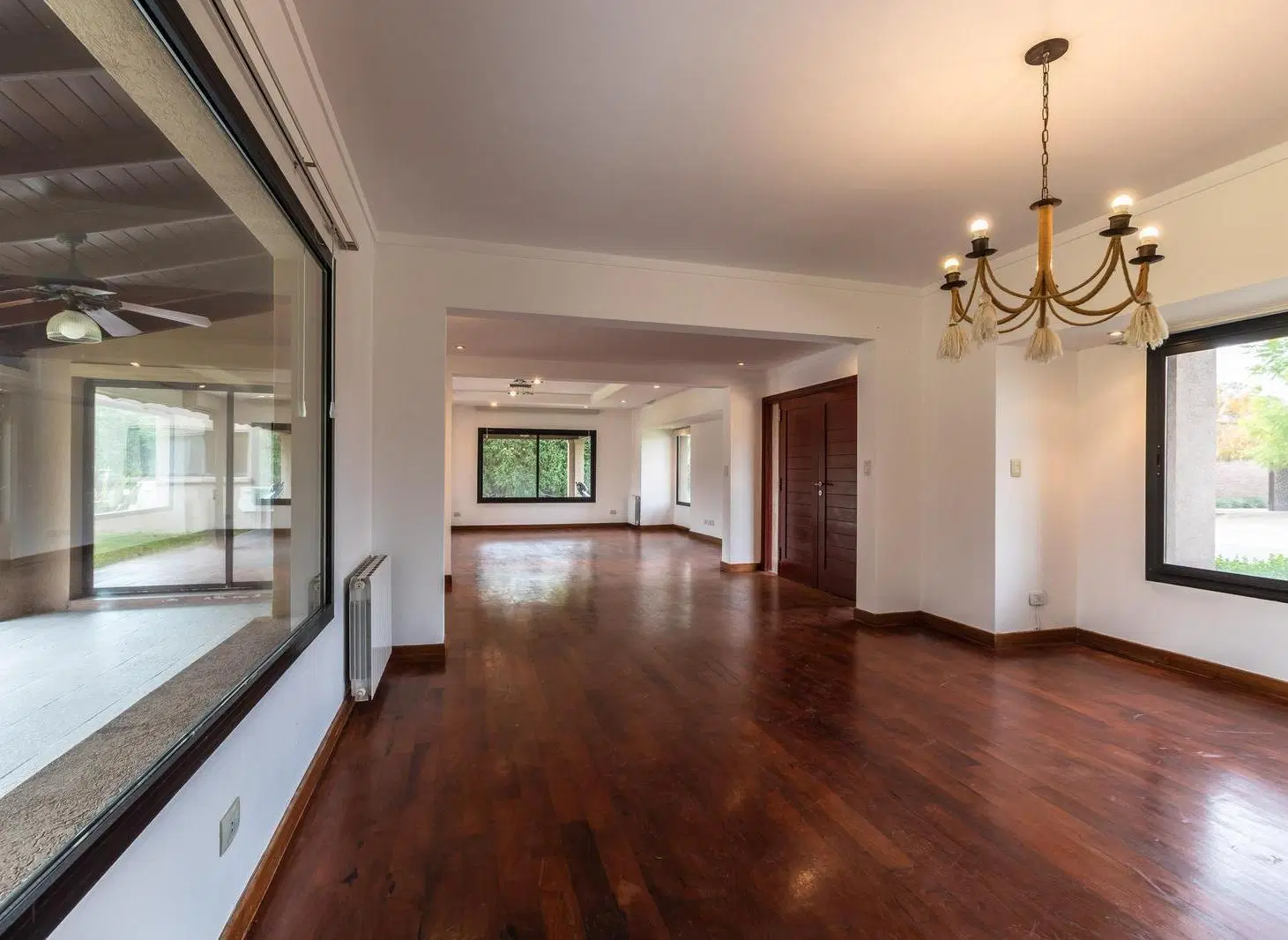 Venta-Permuta y Financiación. Casa 5 dormitorios. 1600m2 de Terreno. Funes Hills, San Marino. Oportu 8