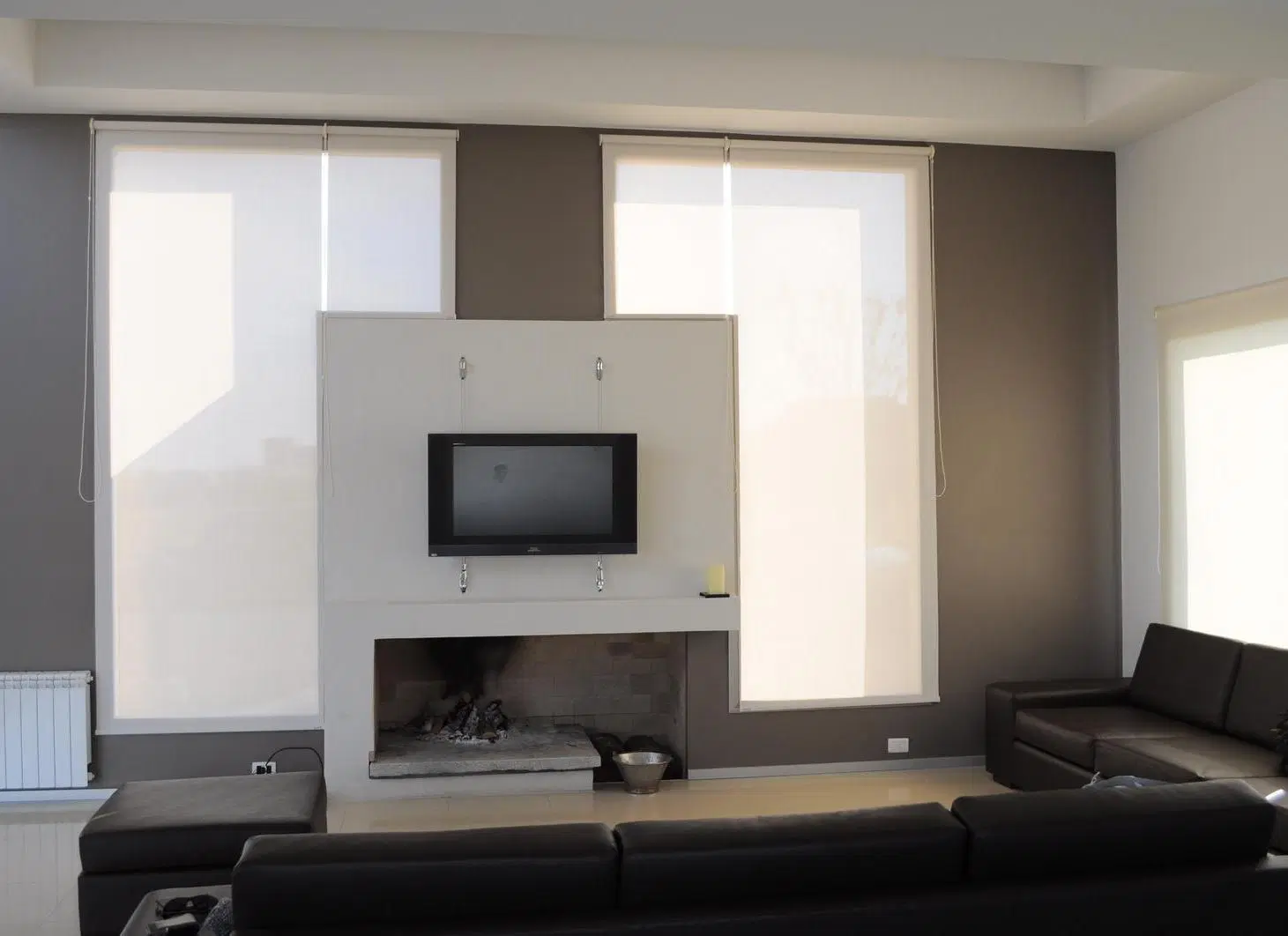 EN VENTA CASA ESTILO MINIMALISTA. 5 DORMITORIOS. 5 BAÑOS. QUINCHO, PISCINA. TERRENO 1200M2. KENTUCKY 3