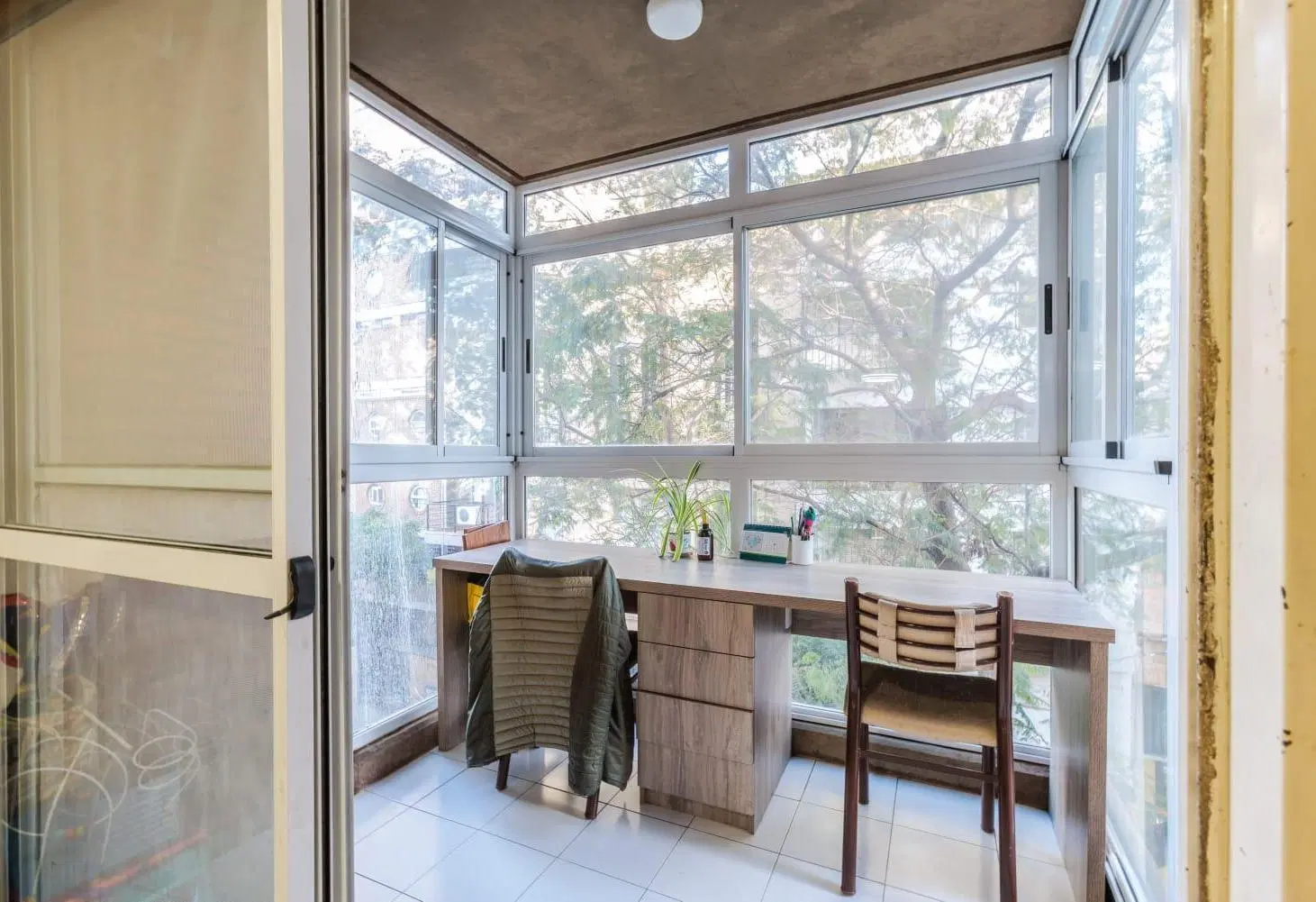 EN VENTA SEMIPISO CALIDAD BAUEN. 2 DORMITORIOS CON BALCON CERRADO AL FRENTE. MARTIN, ROSARIO. 3
