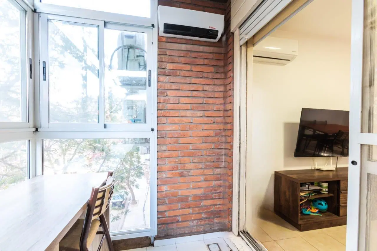 EN VENTA SEMIPISO CALIDAD BAUEN. 2 DORMITORIOS CON BALCON CERRADO AL FRENTE. MARTIN, ROSARIO. 5