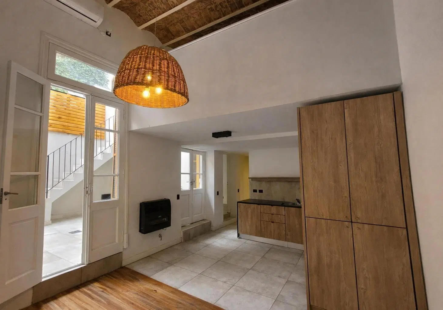 Casa Pasillo NO PH 2 Dorm + Comodín Rodríguez y Montevideo 4