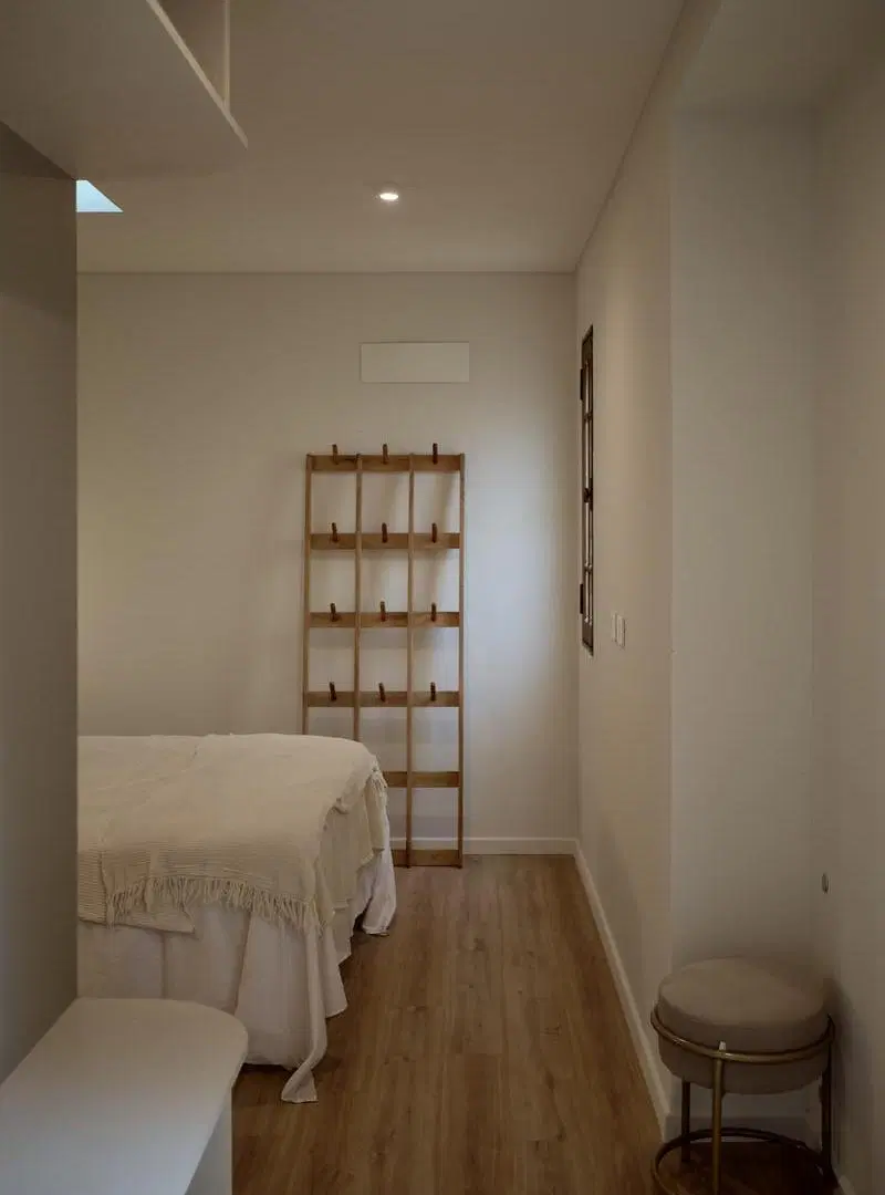 Casa en Venta B° Lourdes 4 dormitorios, cochera, jardín con pileta y terraza. 4