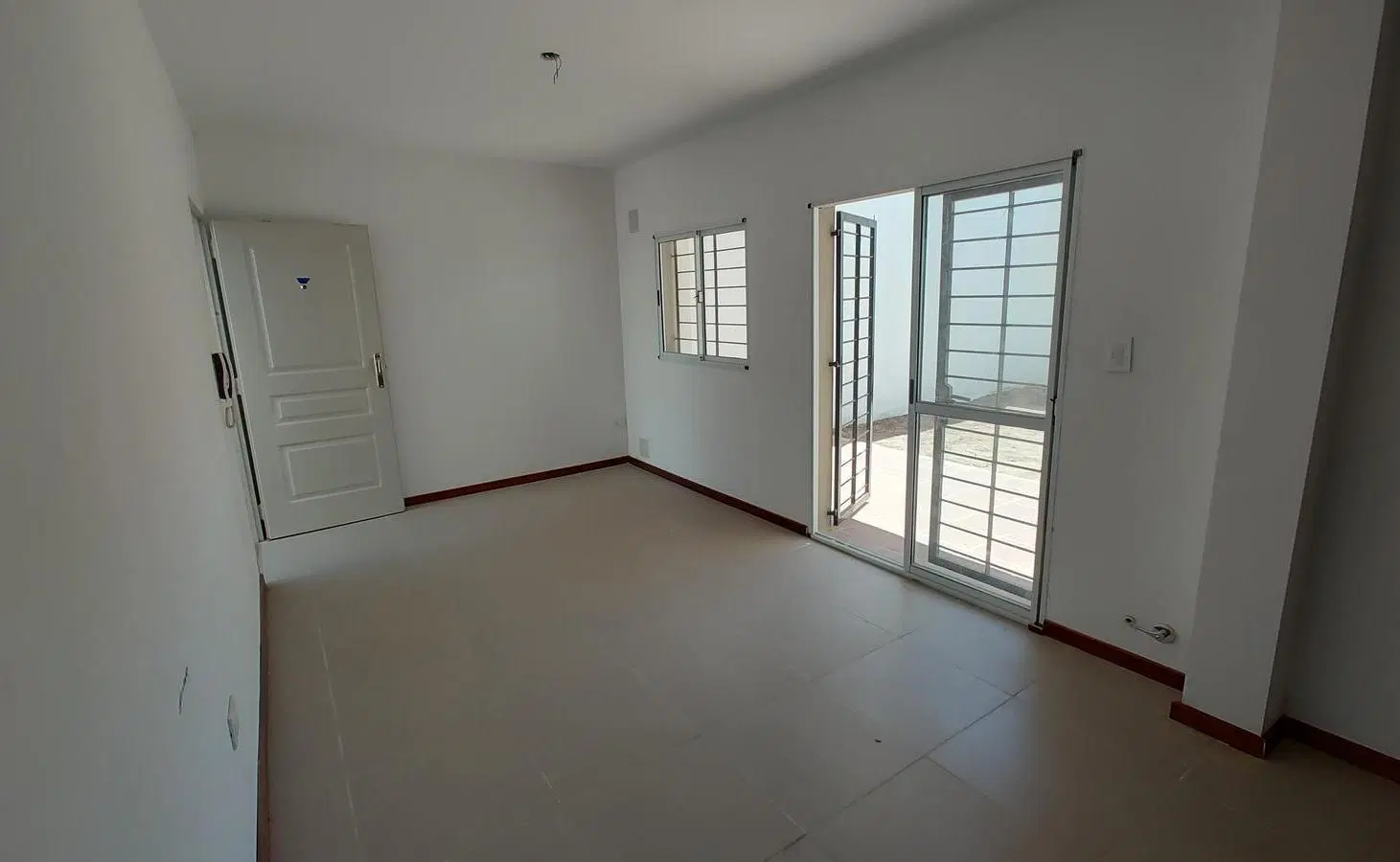 Venta Dto. 2 dormitorios con patio propio y cochera opcional – A estrenar en Granadero Baigorria 5