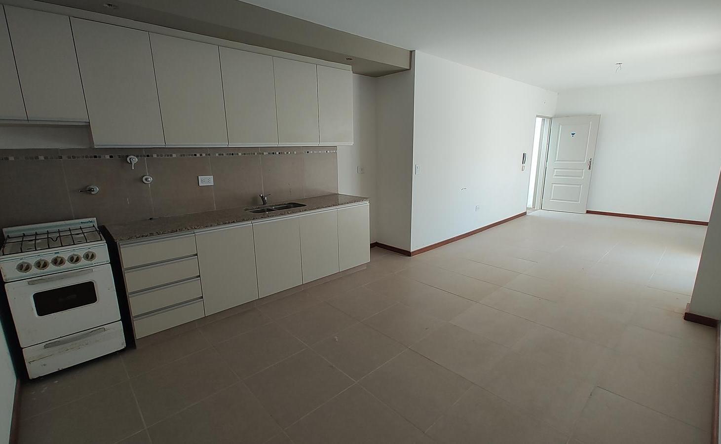 Foto de Venta Dto. 2 dormitorios con patio propio y cochera opcional – A, imagen 2