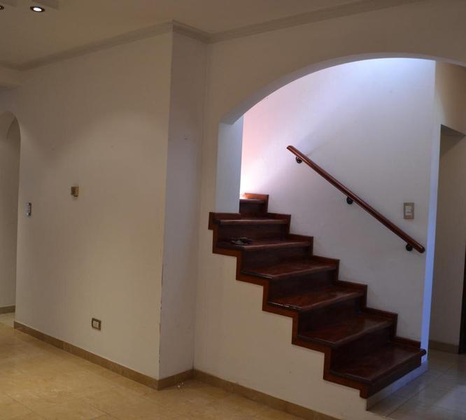 Foto de Venta casa 3 dormitorios con cochera doble, parque y pileta – Barrio Belgrano, imagen 5