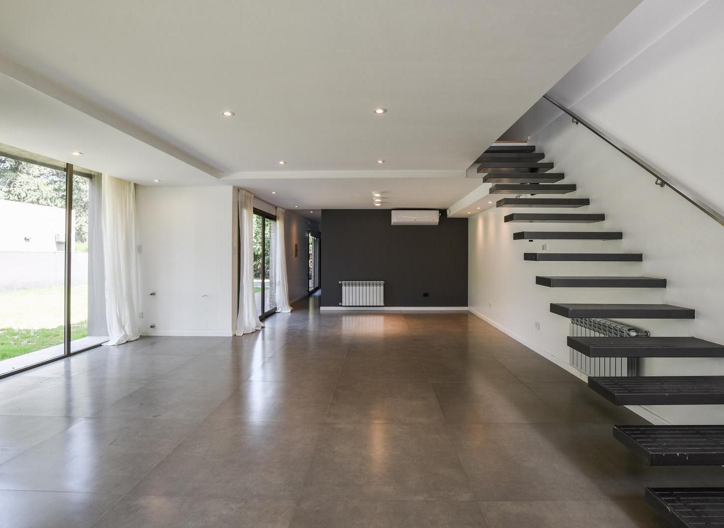 Foto de EN VENTA CASA A ESTRENAR-3 DORMITORIOS CON VESTIDOR, PISCINA Y QUINCHO.GARITA 13-FUNES, imagen 3