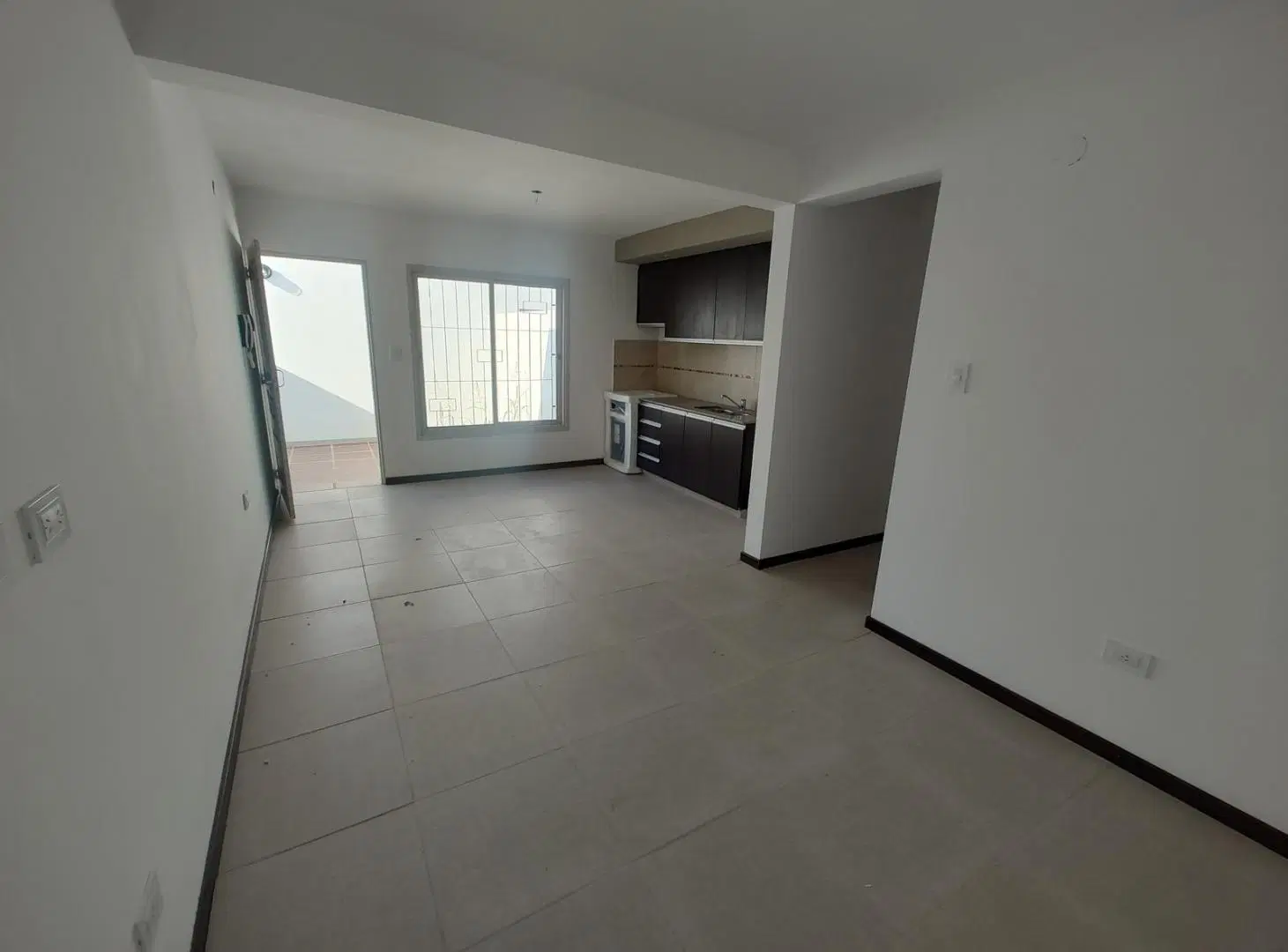Se Vende Casa de Pasillo 2 Dorm. c/Patio en PB. Alberdi 2