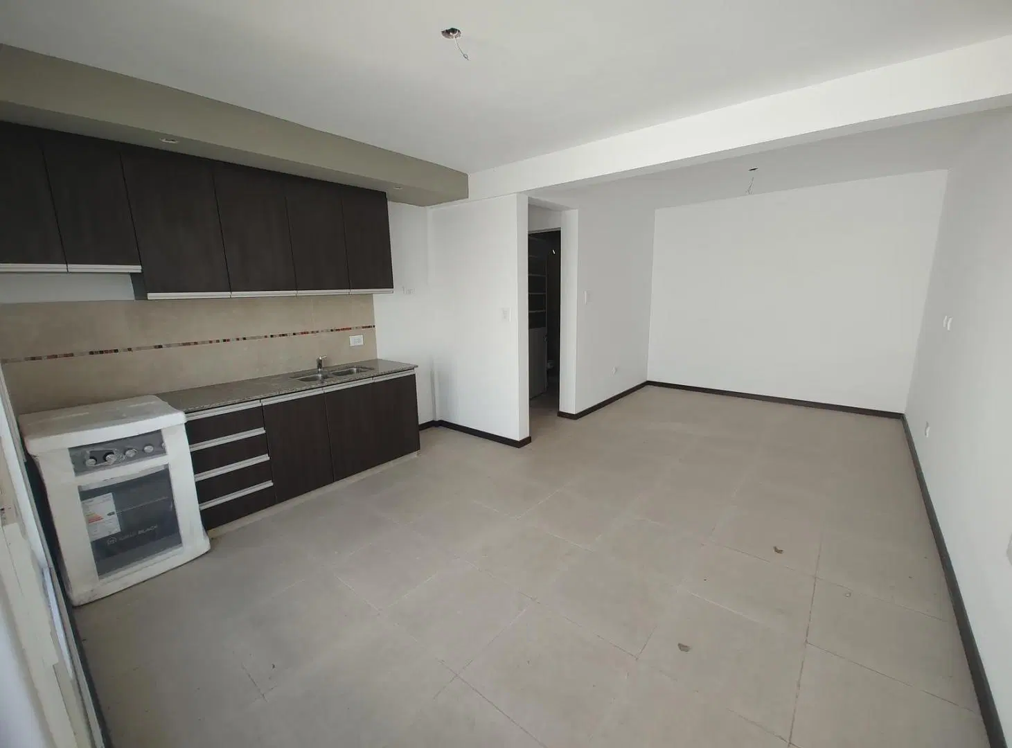 Se Vende Casa de Pasillo 2 Dorm. c/Patio en PB. Alberdi 3