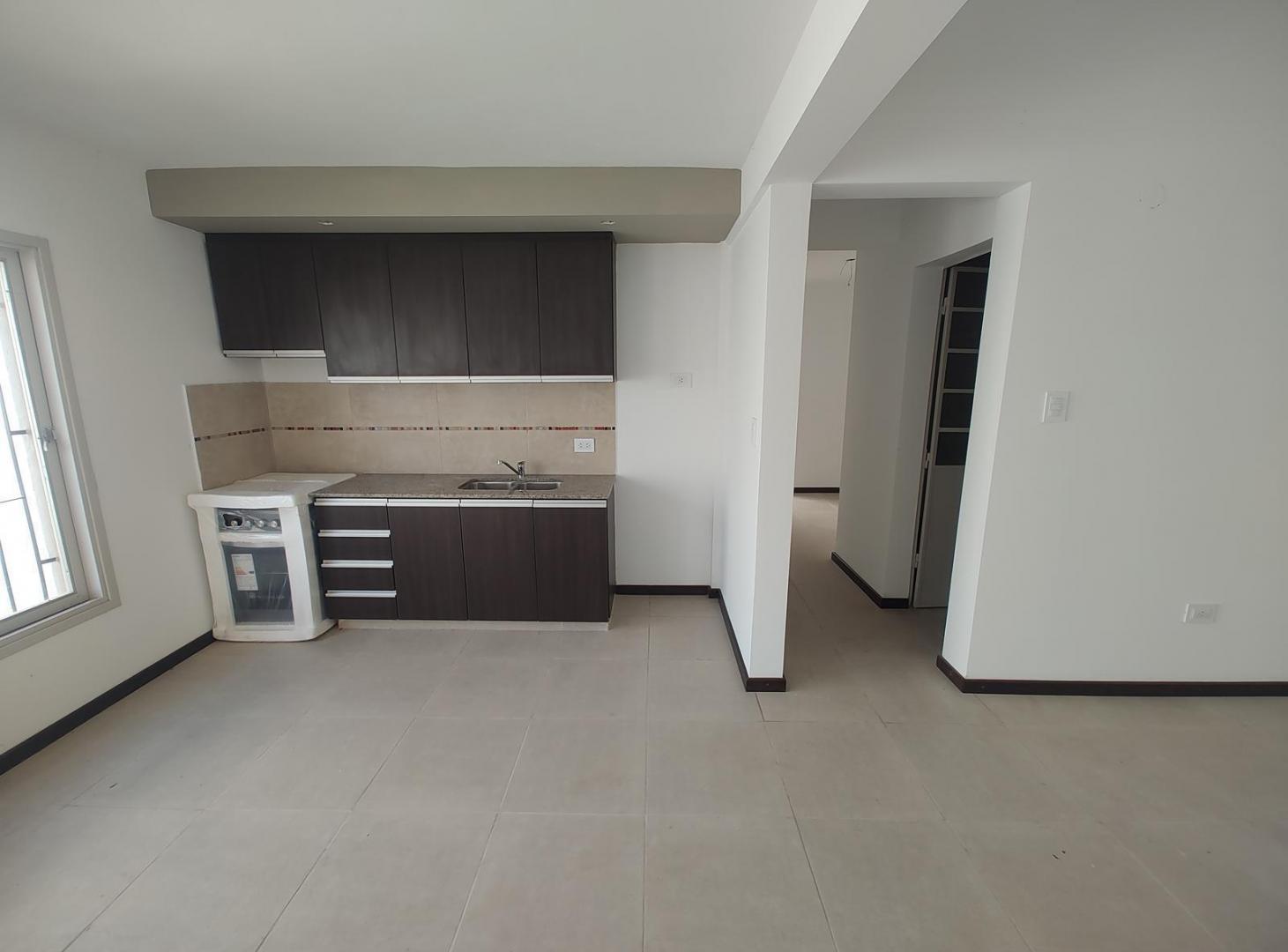 Foto de Se Vende Casa de Pasillo 2 Dorm. c/Patio en PB. Alberdi, imagen 1