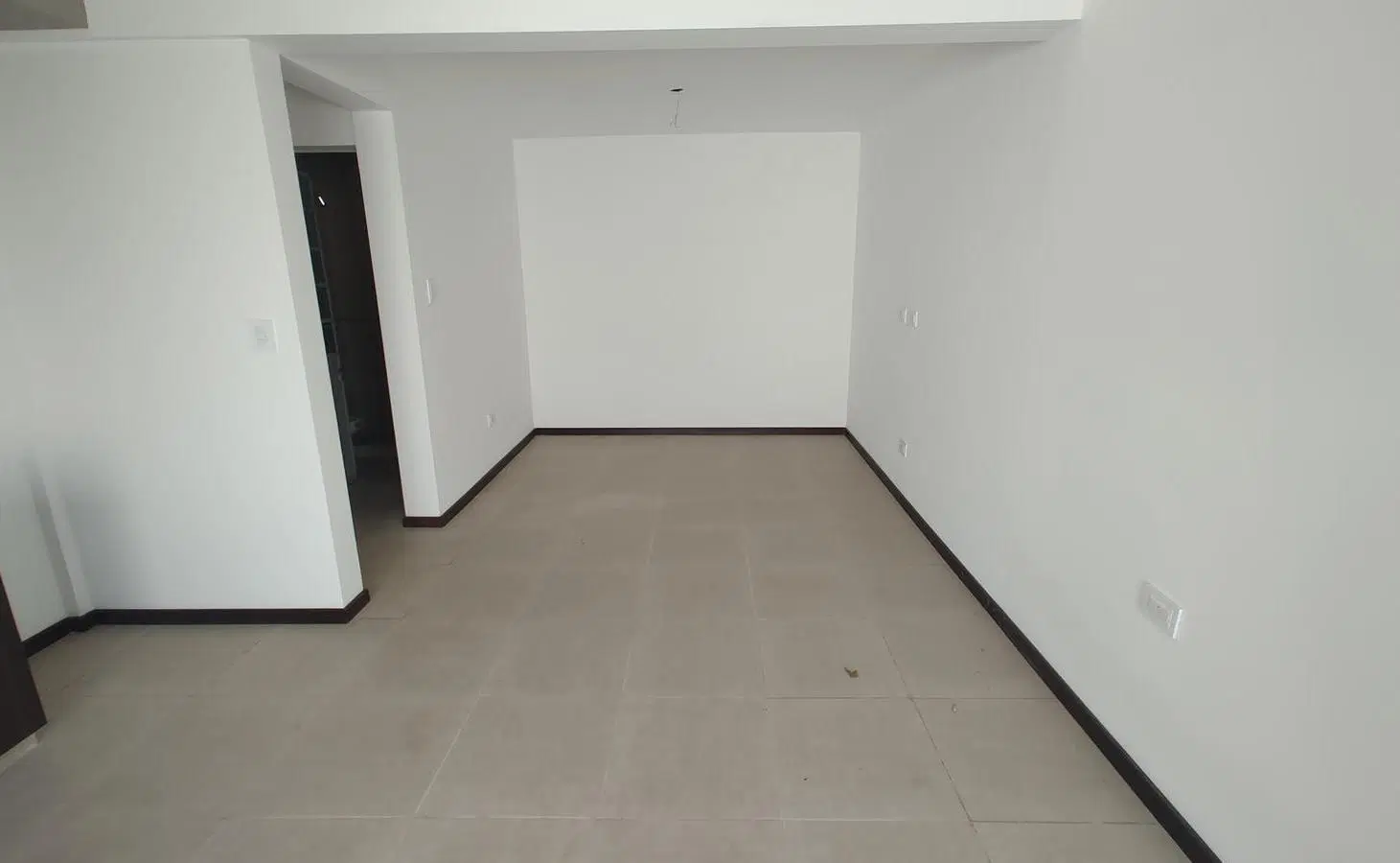 Se Vende Casa de Pasillo 2 Dorm. c/Patio en PB. Alberdi 5