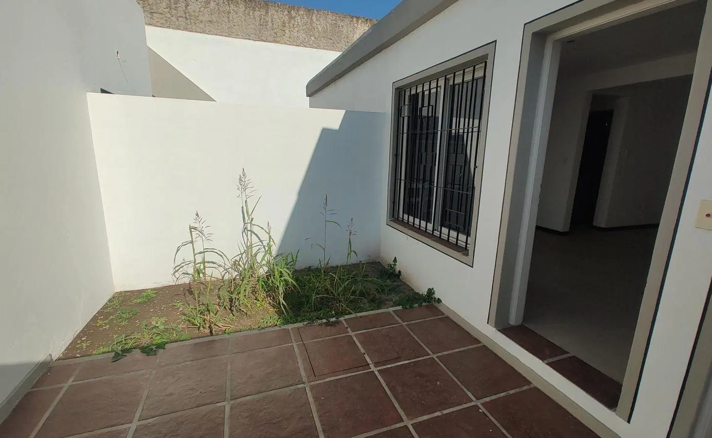 Se Vende Casa de Pasillo 2 Dorm. c/Patio en PB. Alberdi 4