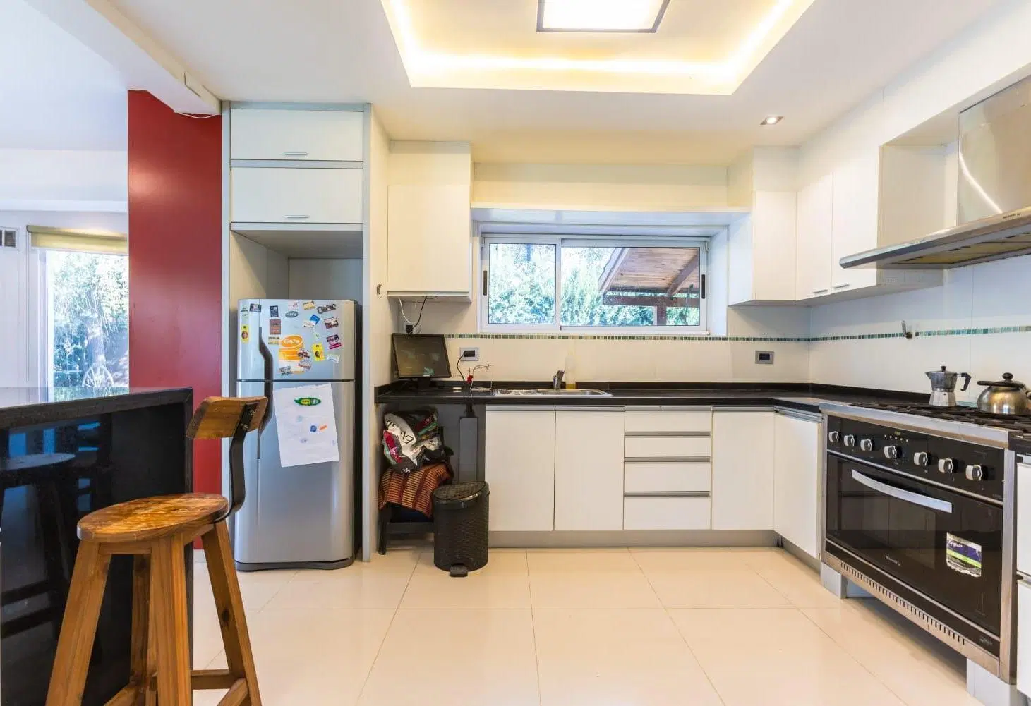 EN VENTA CASA 3 DORMITORIOS. TERRENO 1187M2. QUINCHO, PISCINA. GARITA 15 BIS. FUNES. 5