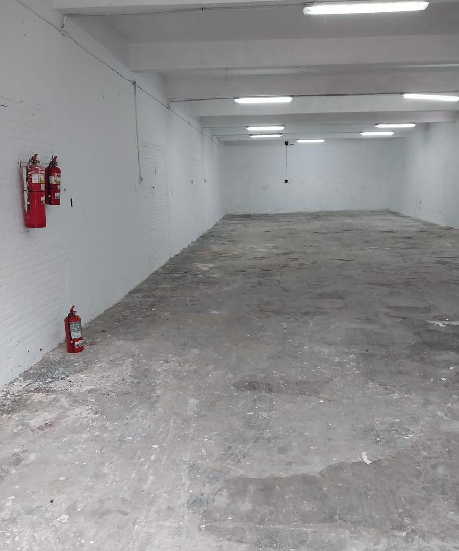Foto de Nave Industrial Galpón Deposito - 227 m2 La Florida - Apto Crédito Permuta, imagen 2