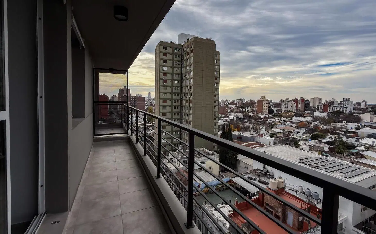VENTA Departamento a estrenar de un dormitorio al frente, con balcón corrido 2