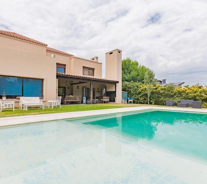 Foto de Venta Casa 4 dormitorios Pileta Country Golf Club Fisherton. Acepta permuta, imagen 2