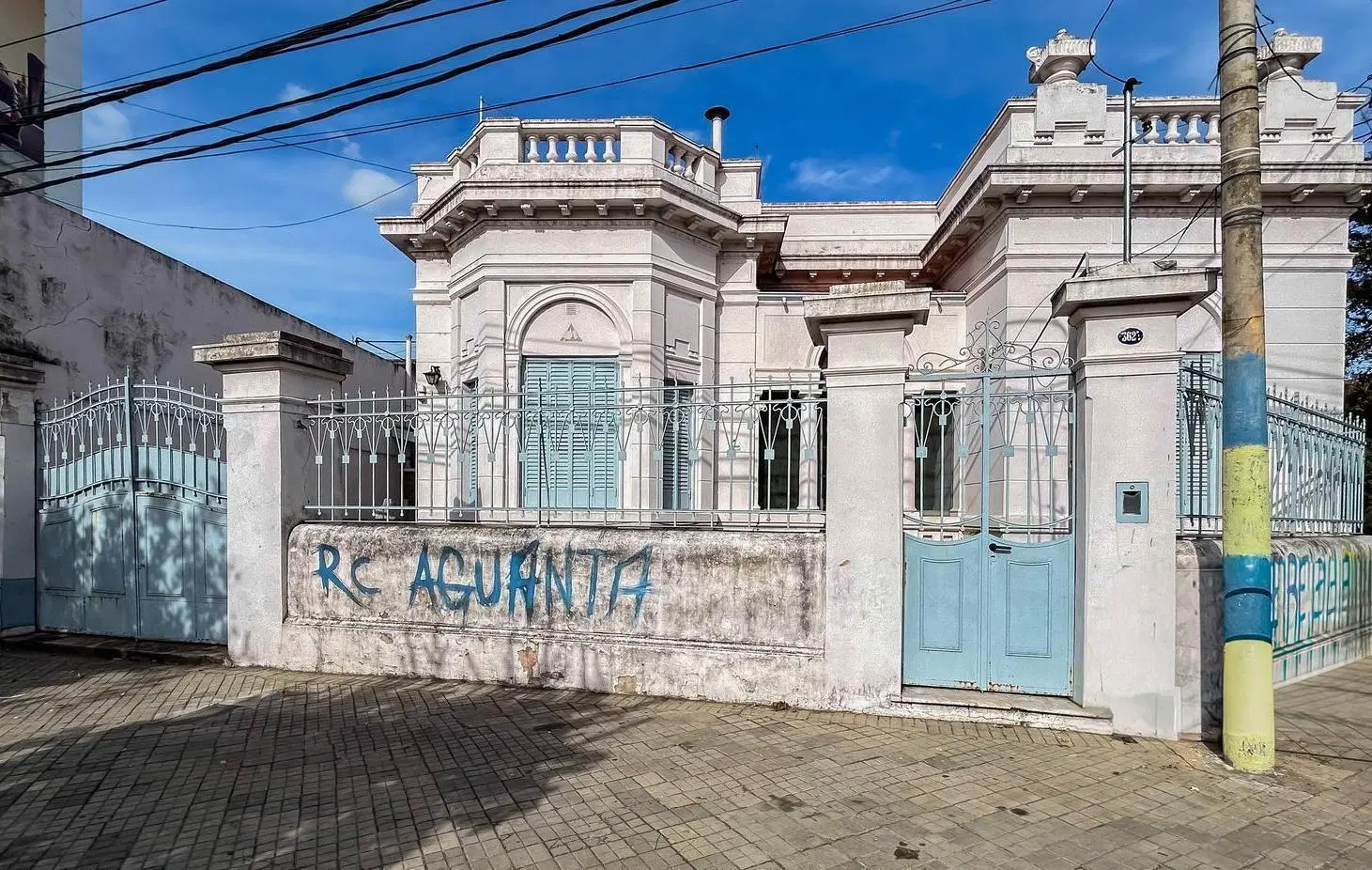Venta Casa de Estilo Blv. Avellaneda Bis 300 3 Dorm Patio Cochera Vivienda o Comercial 3