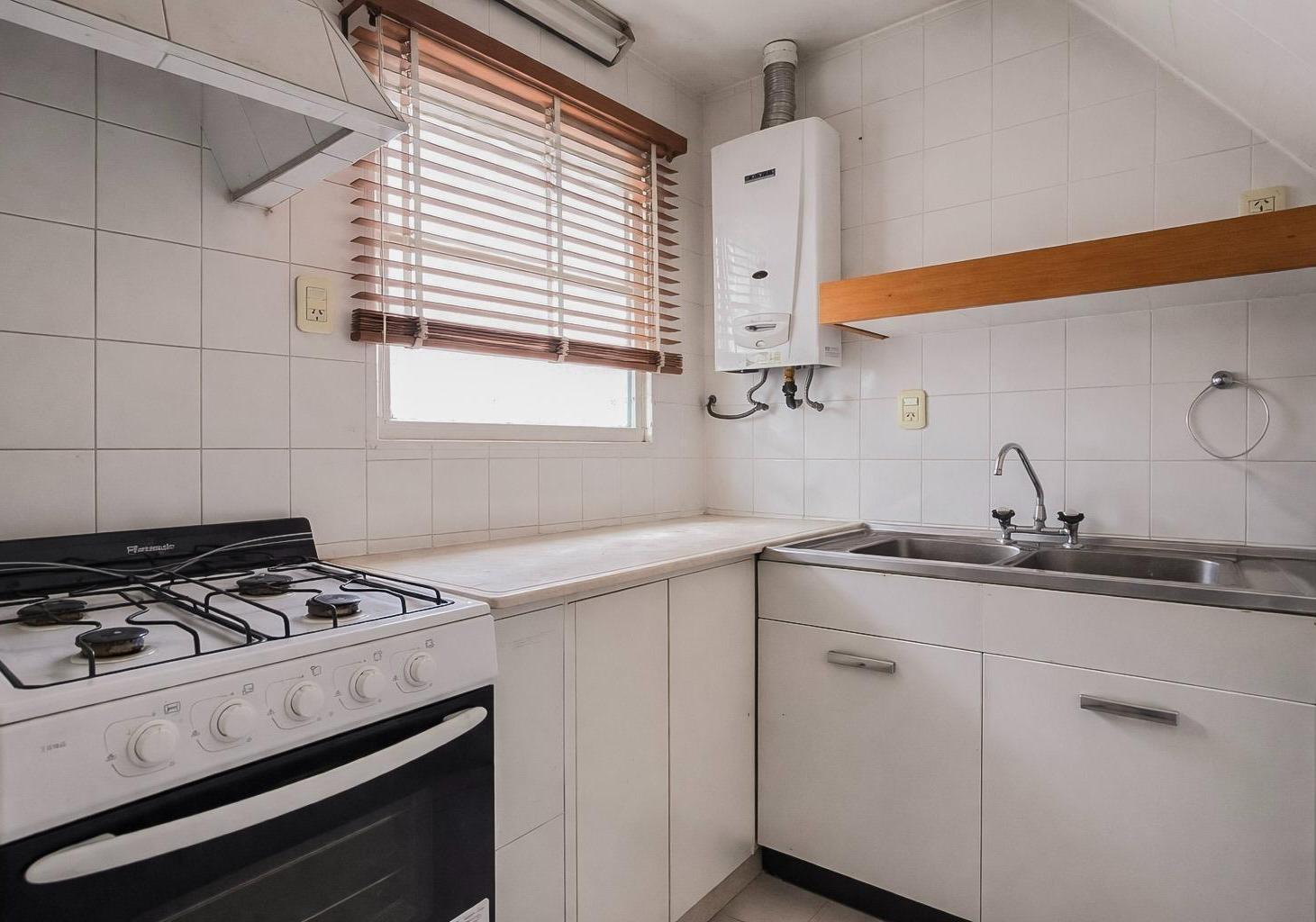 Foto de Venta Casa de Estilo Blv. Avellaneda Bis 300 3 Dorm Patio Cochera Vivienda o Comercial, imagen 4