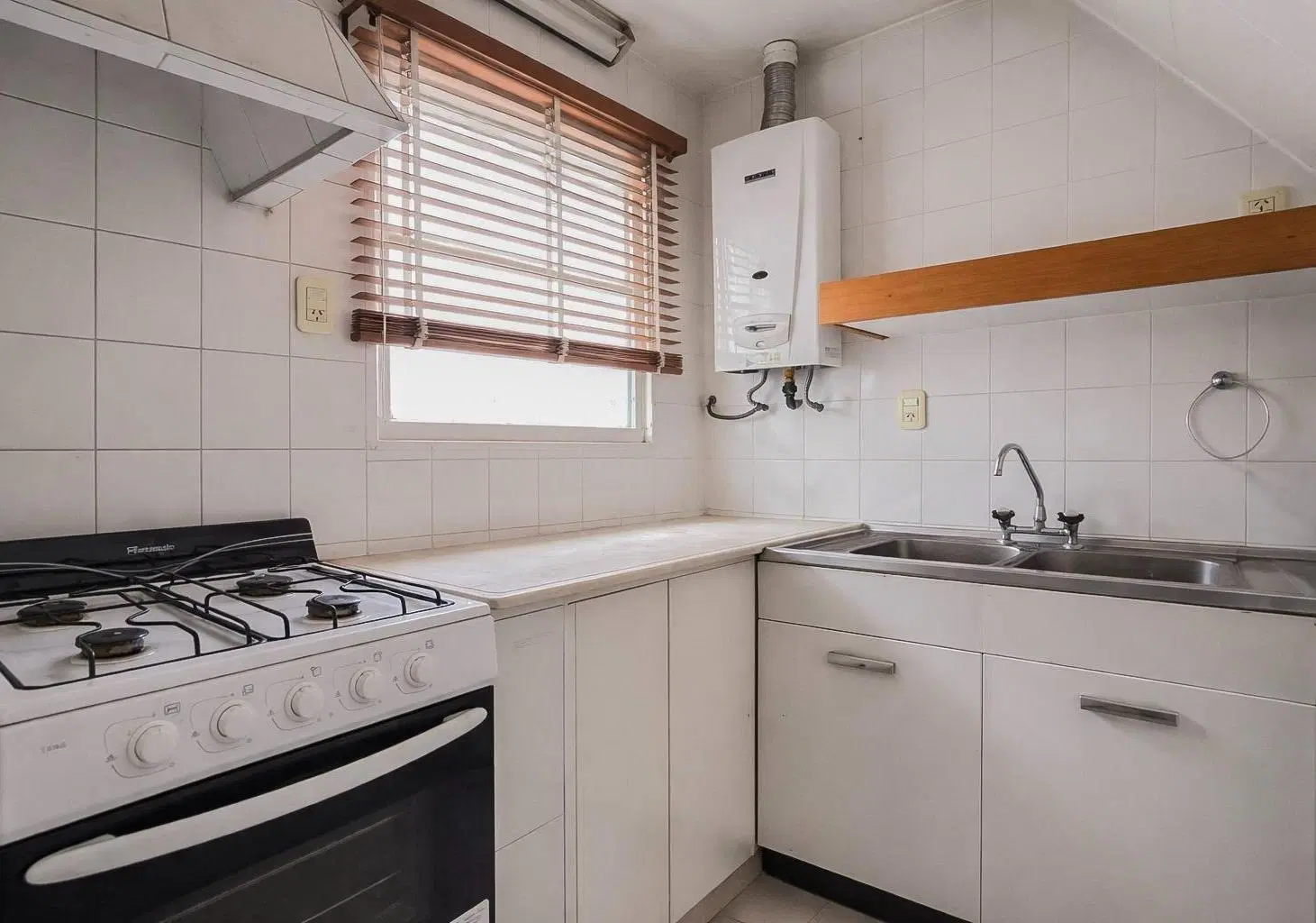Venta Casa de Estilo Blv. Avellaneda Bis 300 3 Dorm Patio Cochera Vivienda o Comercial 4