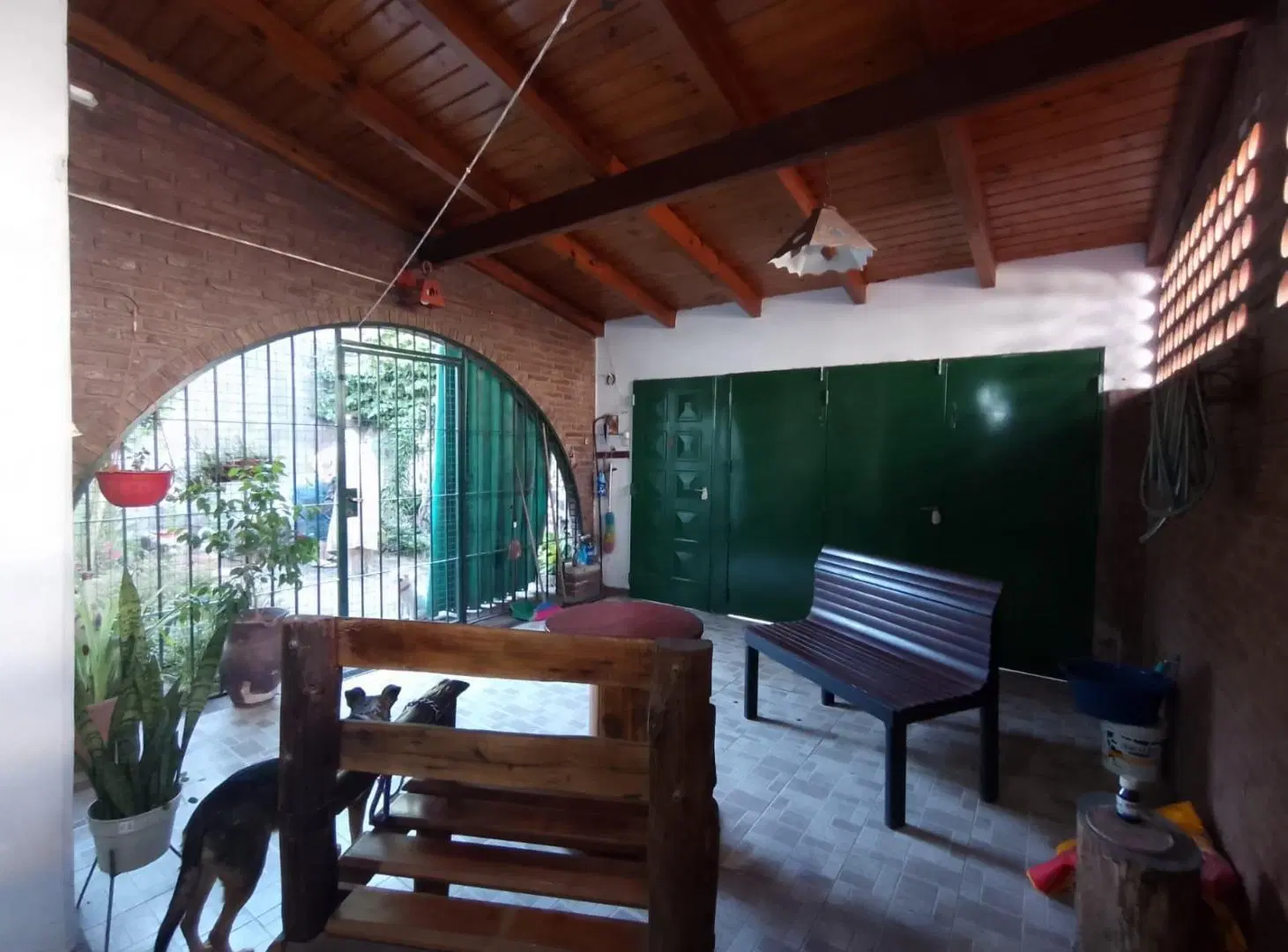VENTA-PERMUTA Casa un dormitorios, patio y cochera. Barrio Sarmiento 4