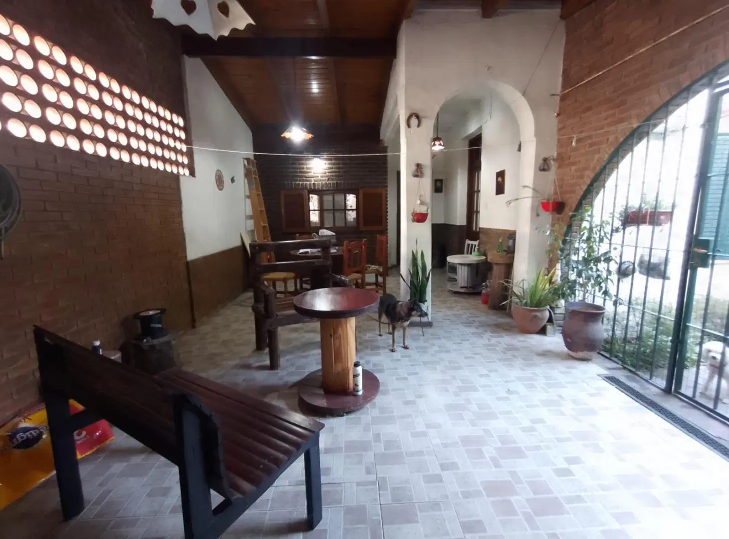 VENTA-PERMUTA Casa un dormitorios, patio y cochera. Barrio Sarmiento 1