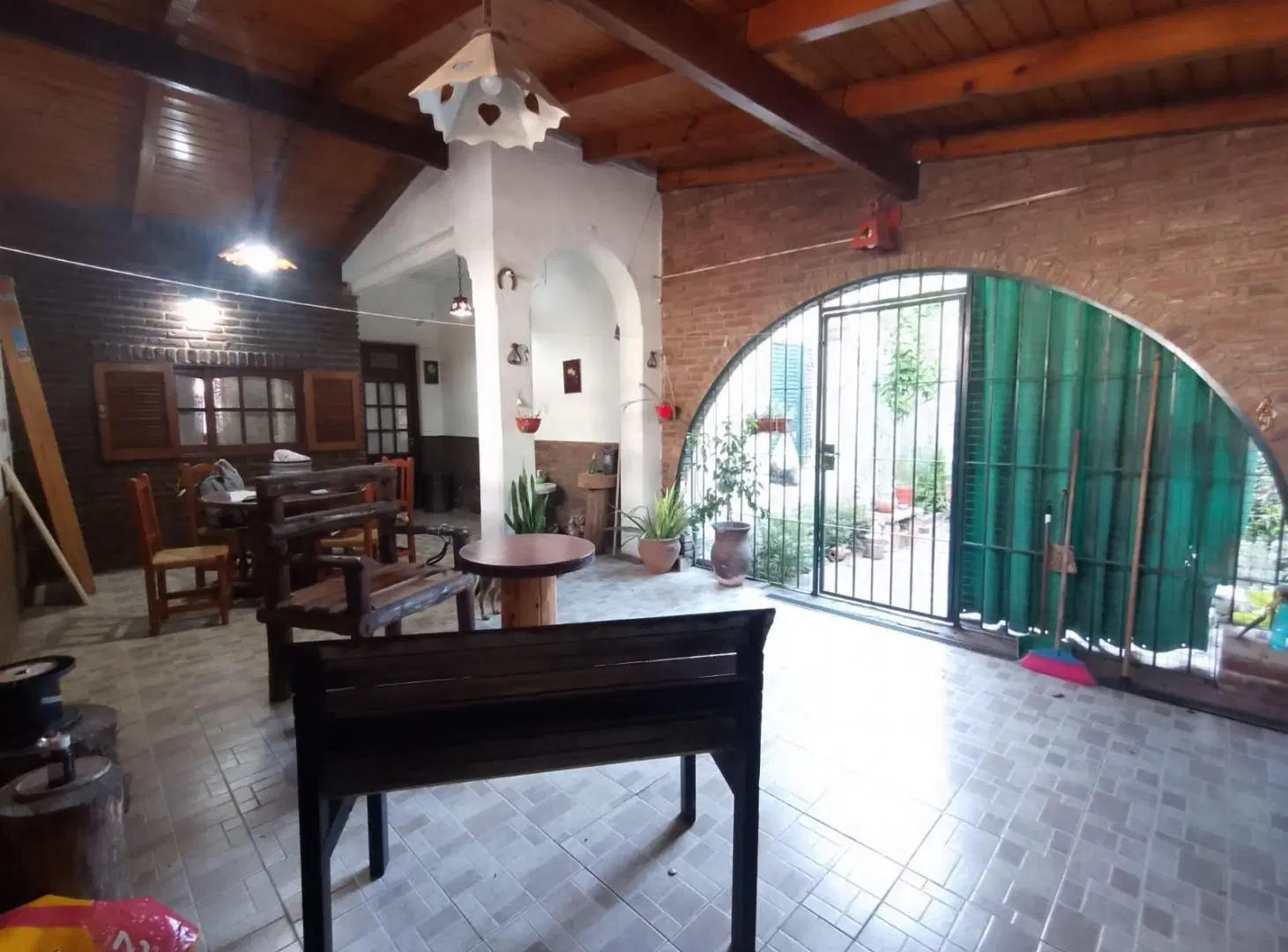 VENTA-PERMUTA Casa un dormitorios, patio y cochera. Barrio Sarmiento 5