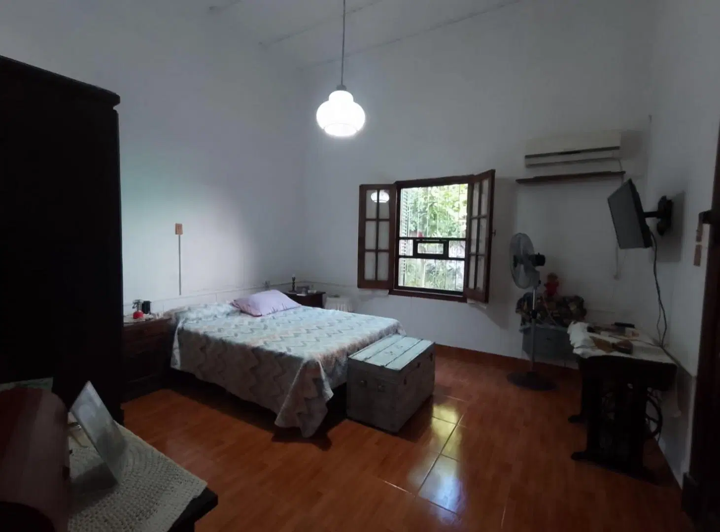 VENTA-PERMUTA Casa un dormitorios, patio y cochera. Barrio Sarmiento 3
