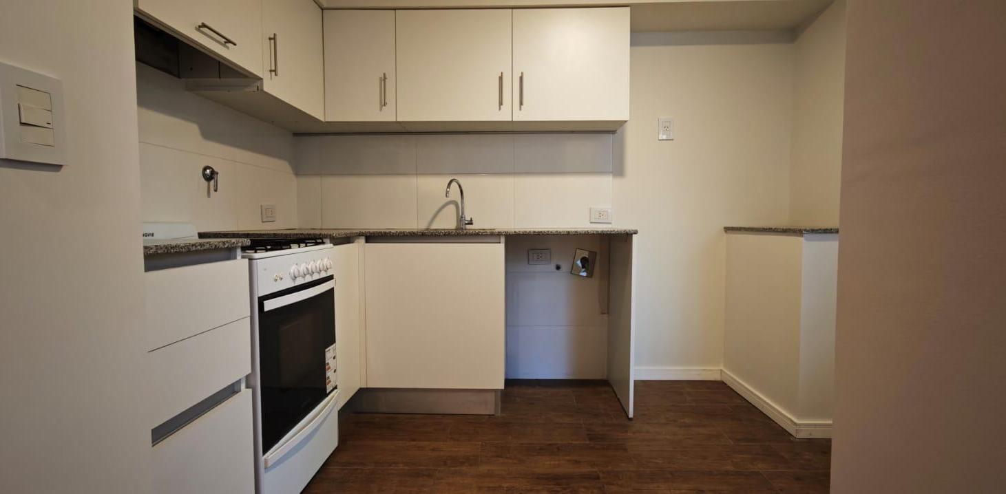 Foto de VENTA Departamento 2 dormitorios con patio Parque España apto credito., imagen 4