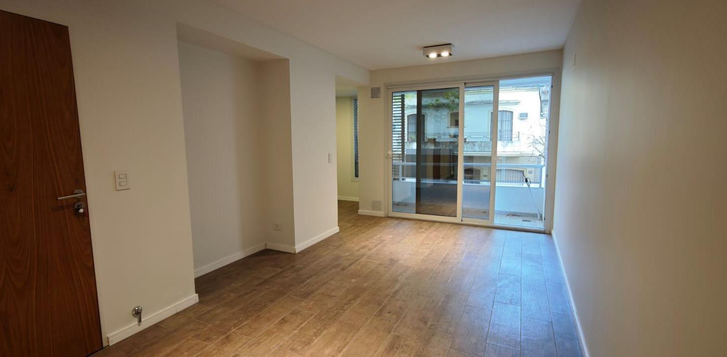 Foto de VENTA Departamento 2 dormitorios con patio Parque España apto credito., imagen 1