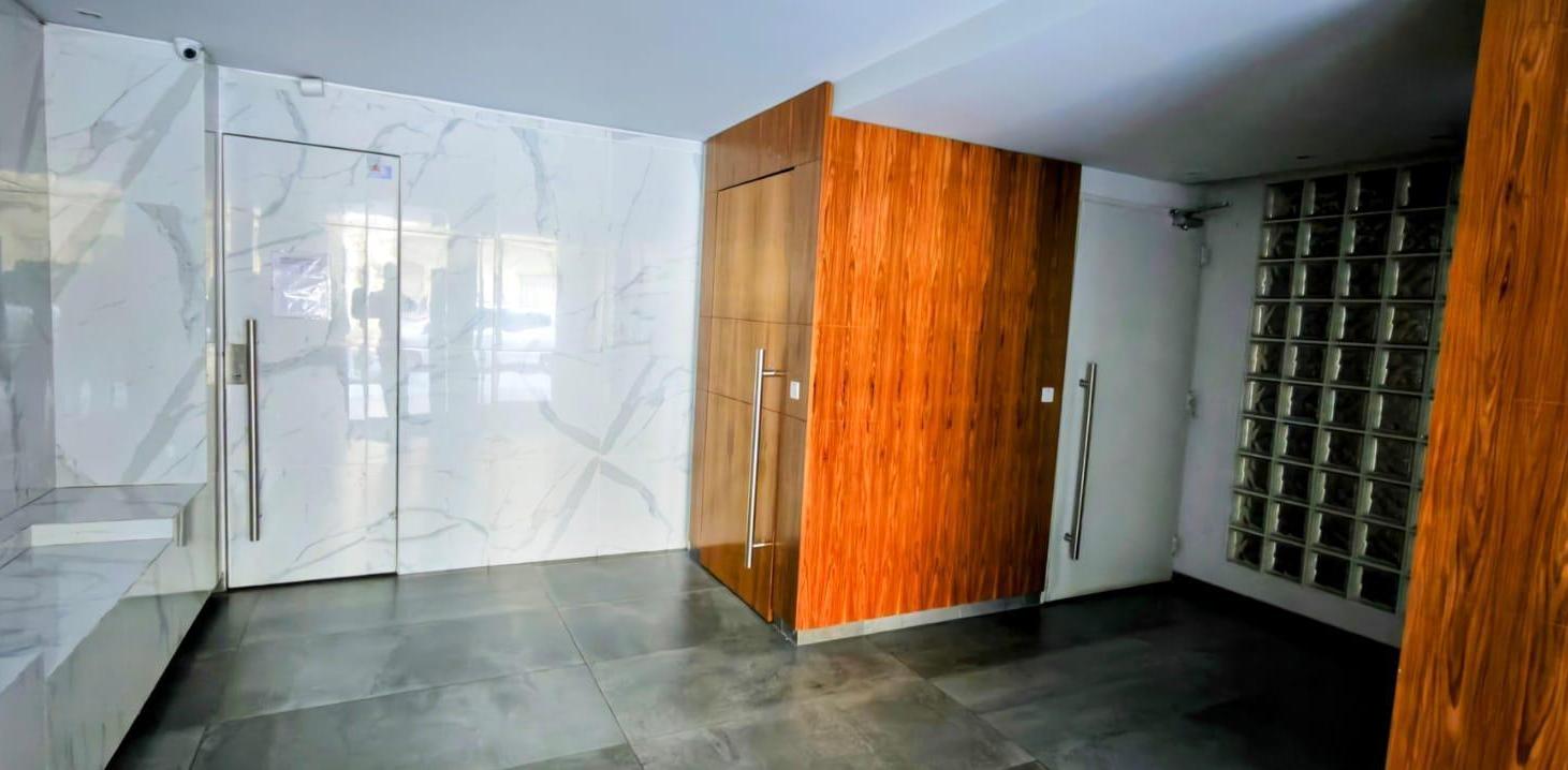 Foto de VENTA Departamento 2 dormitorios con patio Parque España apto credito., imagen 2