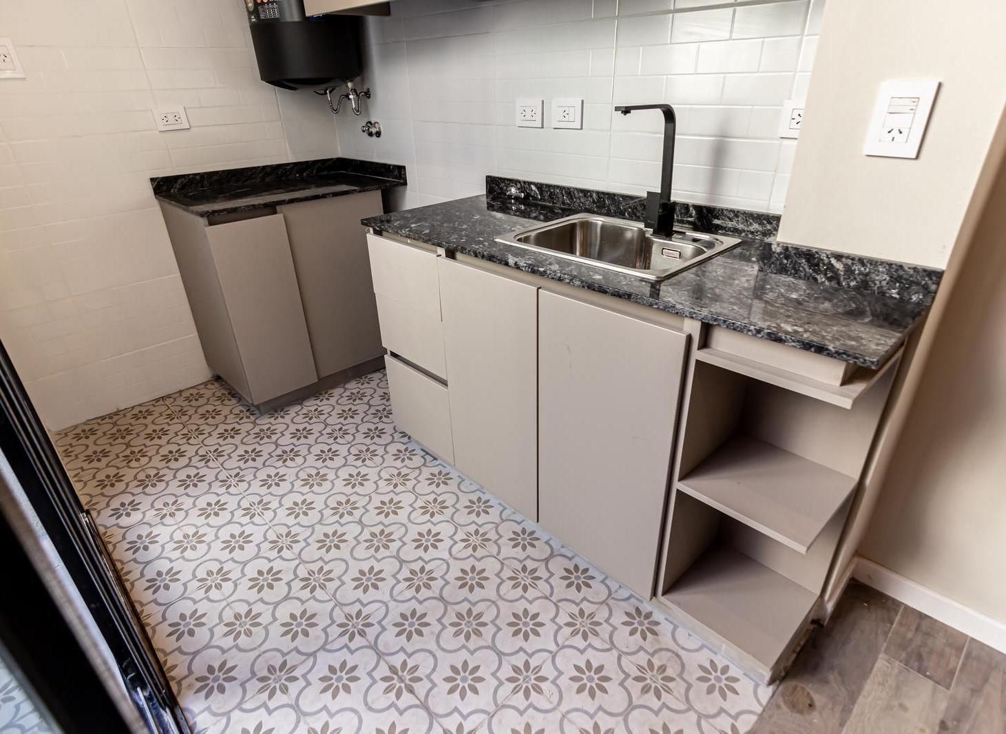 Foto de VENTA CASA AL FRENTE DE 1 DORMITORIO CON PATIO Y TERRAZA EXCLUSIVA EN ARROYITO, imagen 2