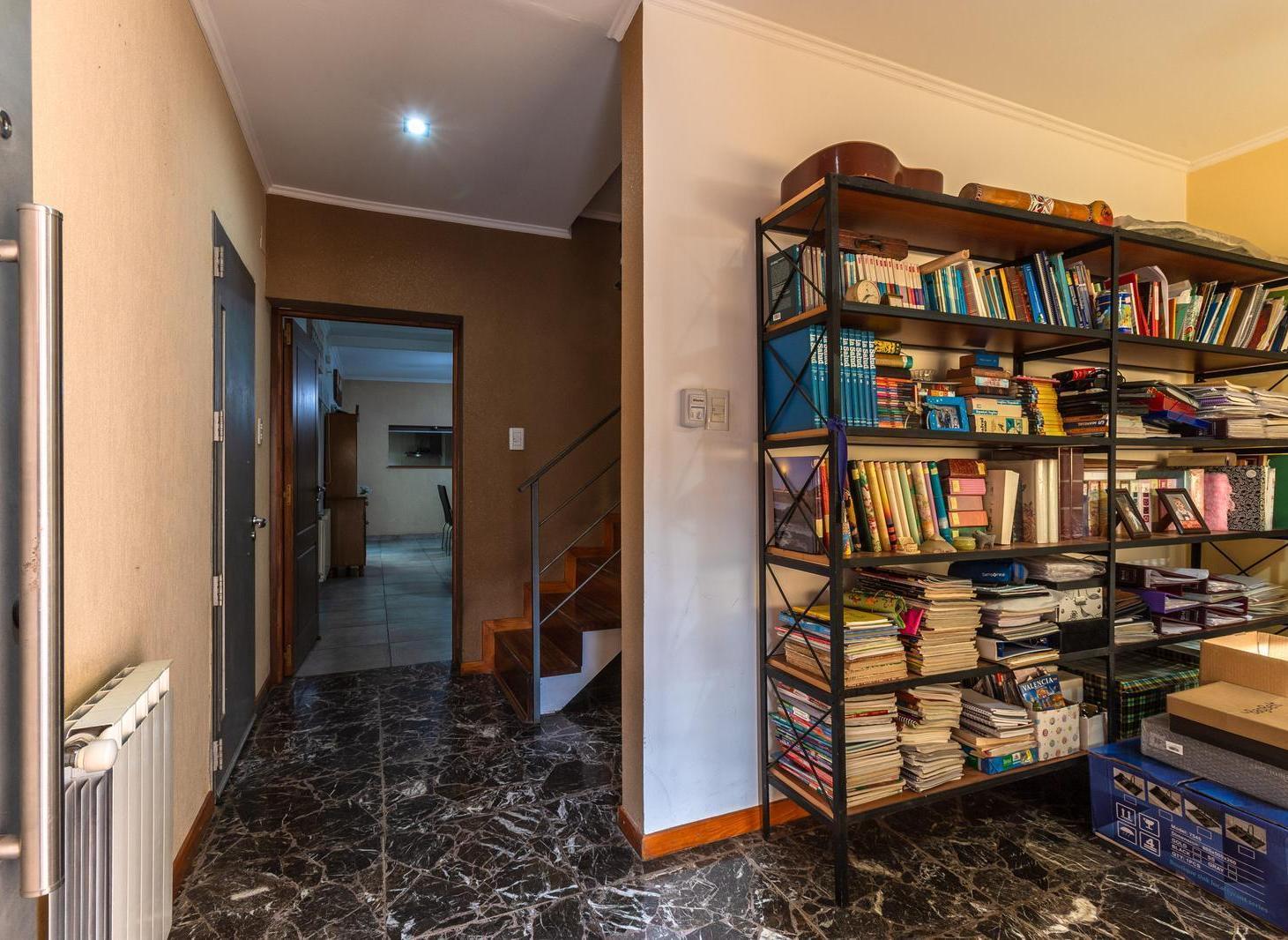 Foto de Venta/permuta casa 3 dormitorios, 3 cocheras, patio verde, quincho y, imagen 1
