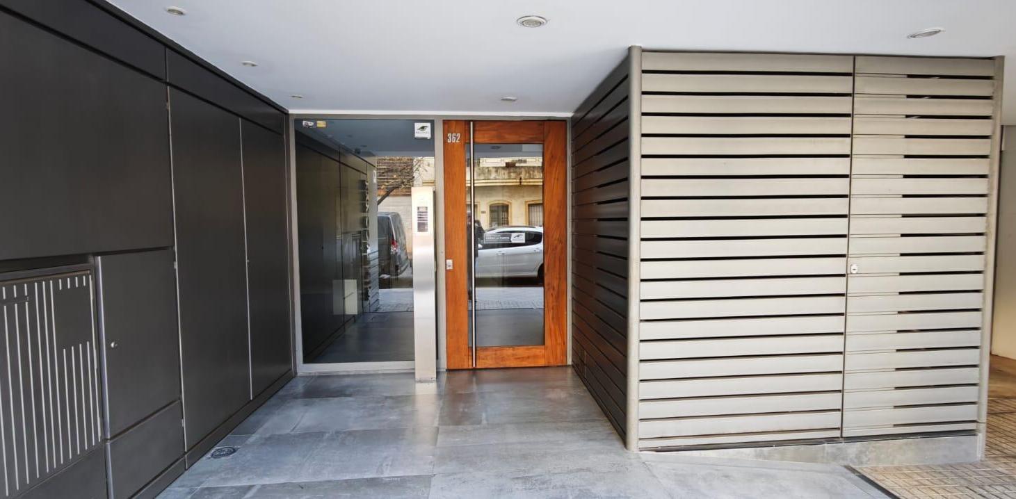 Foto de VENTA Departamento 2 dormitorios con patio Parque España apto credito., imagen 2