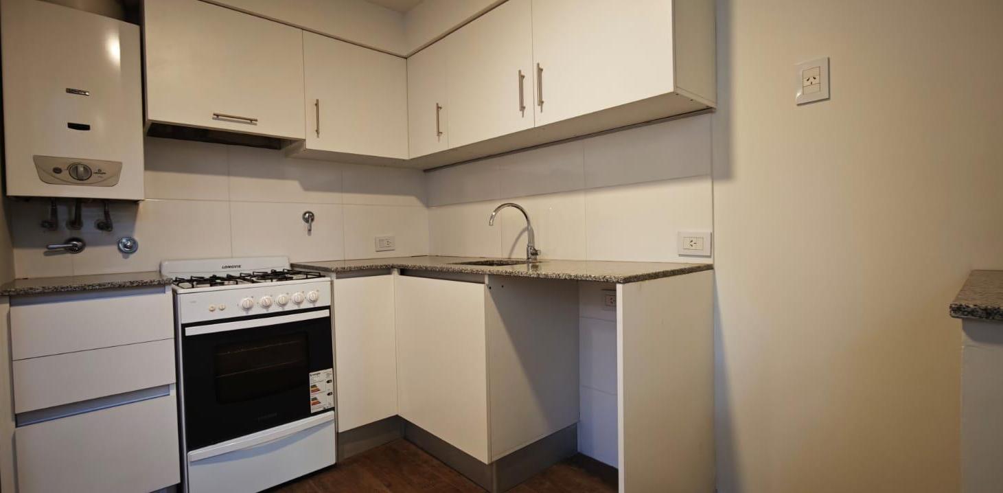 Foto de VENTA Departamento 2 dormitorios con patio Parque España apto credito., imagen 4