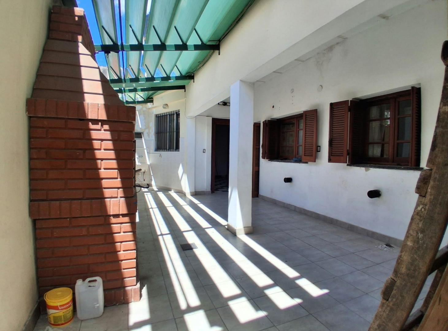 Foto de Casa de Pasillo único con 2 dormitorios y patio, imagen 4