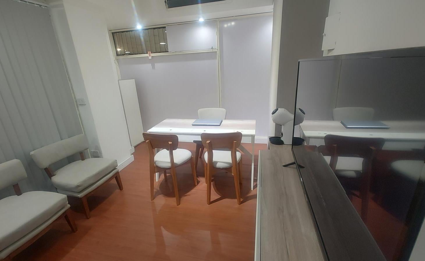 Foto de ALQUILER – OFICINA / LOCAL COMERCIAL AMUEBLADO – GALERÍA LIBERTAD, imagen 3