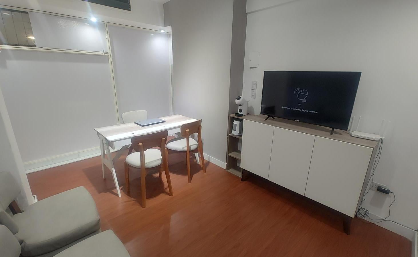 Foto de ALQUILER – OFICINA / LOCAL COMERCIAL AMUEBLADO – GALERÍA LIBERTAD, imagen 1