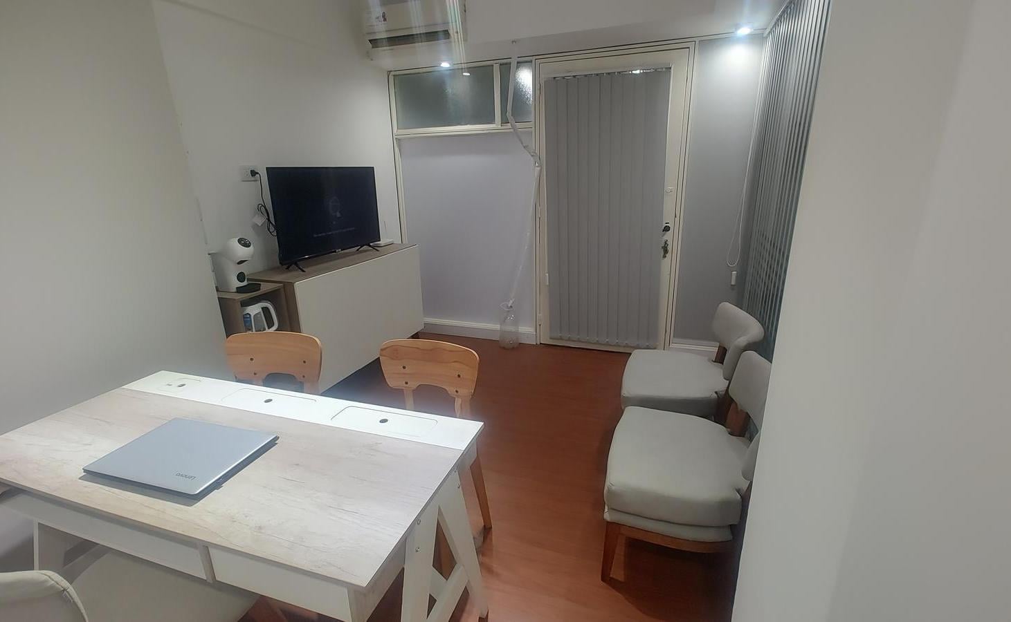 Foto de ALQUILER – OFICINA / LOCAL COMERCIAL AMUEBLADO – GALERÍA LIBERTAD, imagen 4