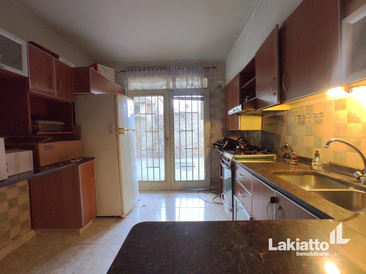 Casa 3 Dorm C/2 Cocheras y Consultorio Odontologico - Montevideo 5400 - Belgrano 1
