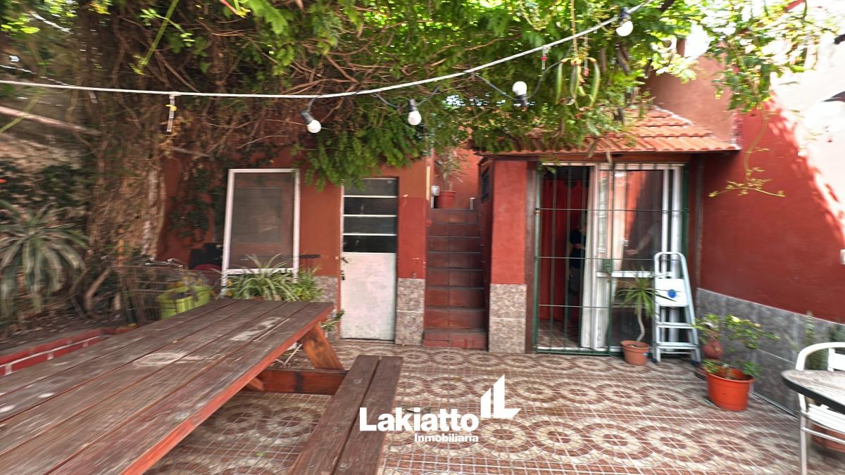 Casa + 2 Deptos de 2 Dorm. en Bailen 200 3