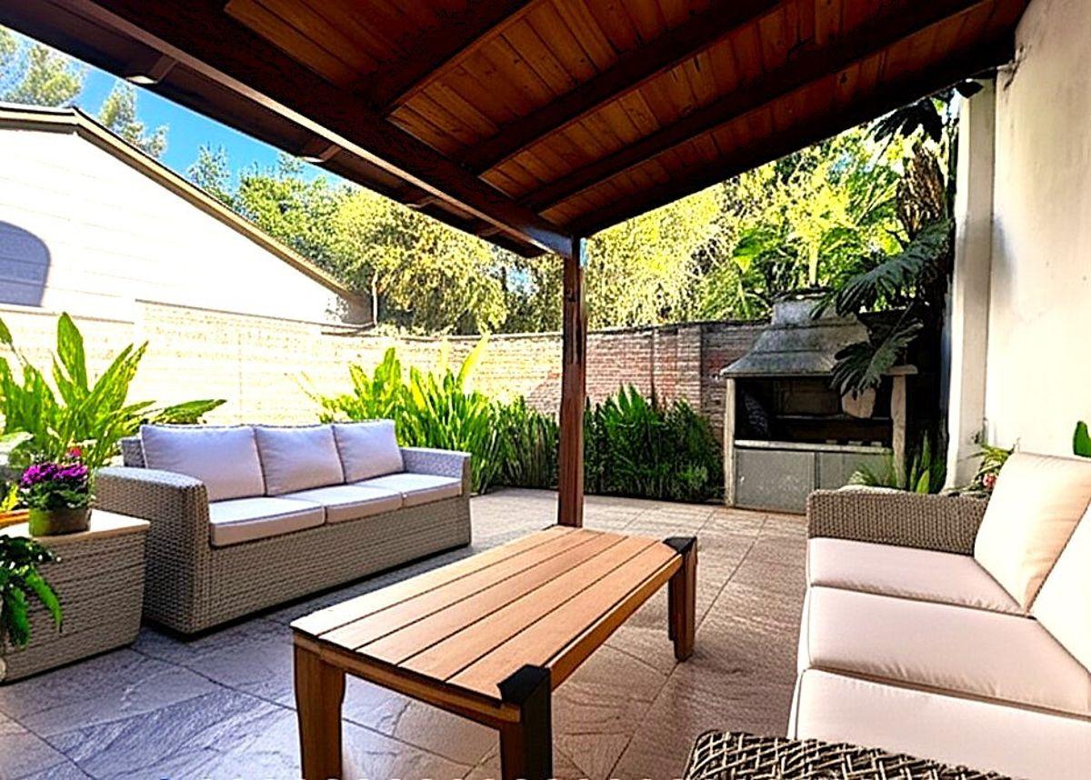 PH 2 dormitorios con patio en venta en Parque Casado