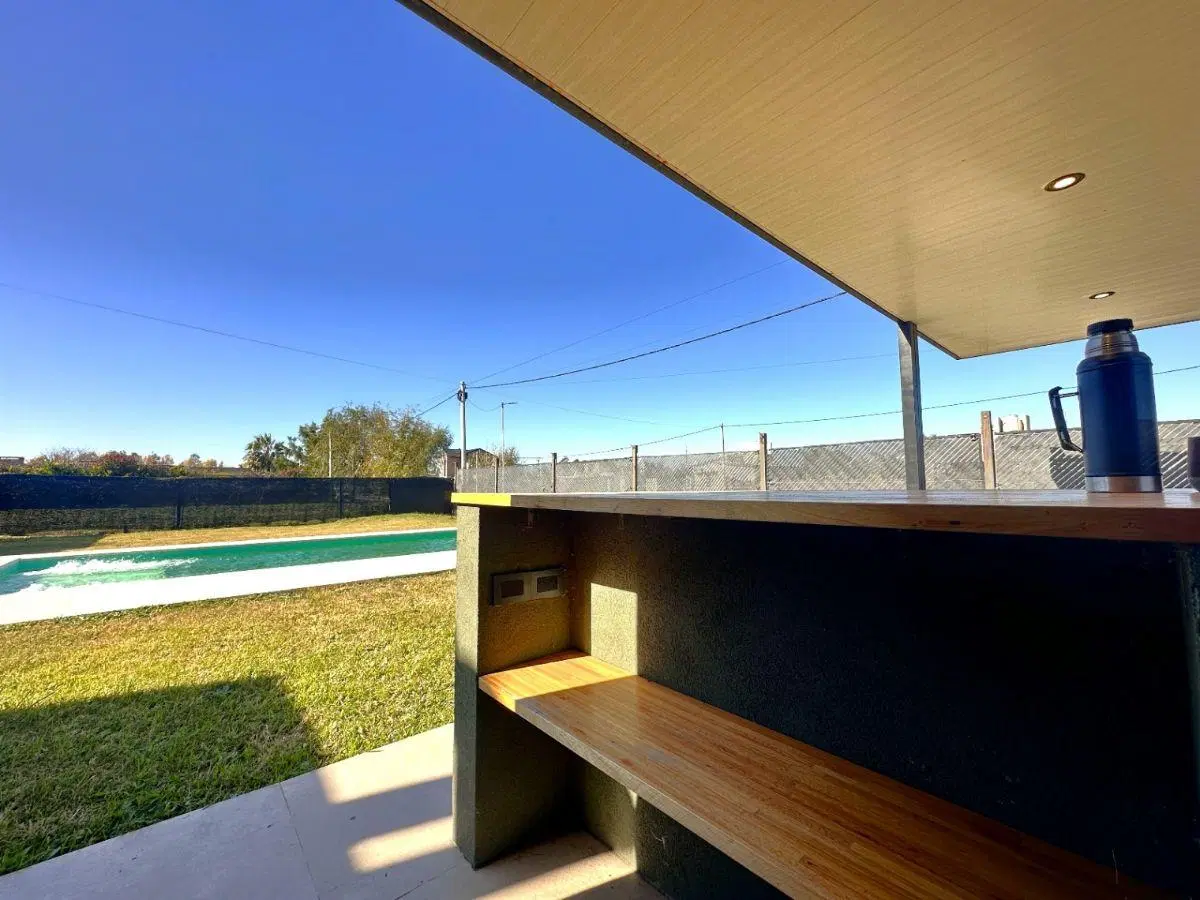 Quincho con piscina y proyecto en Piñero 5