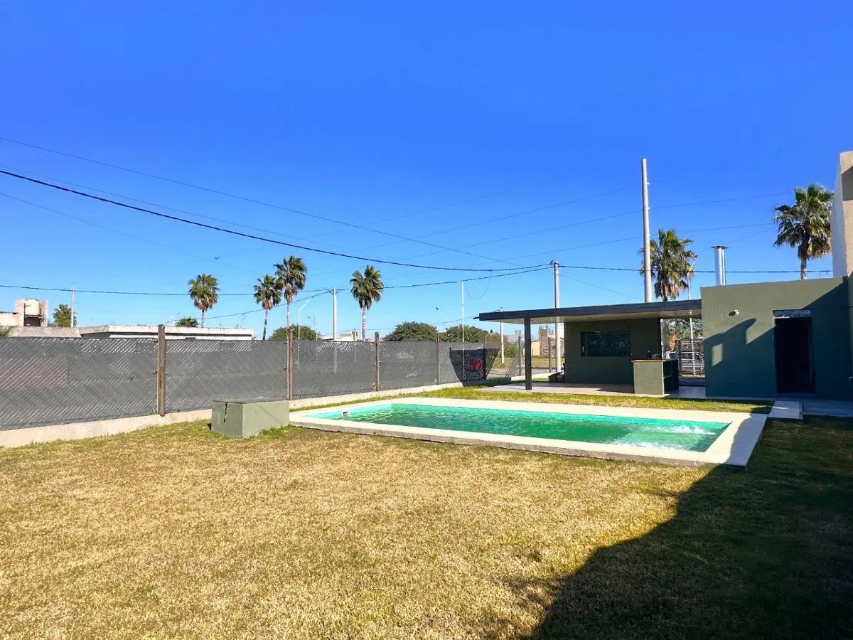 Quincho con piscina y proyecto en Piñero 2