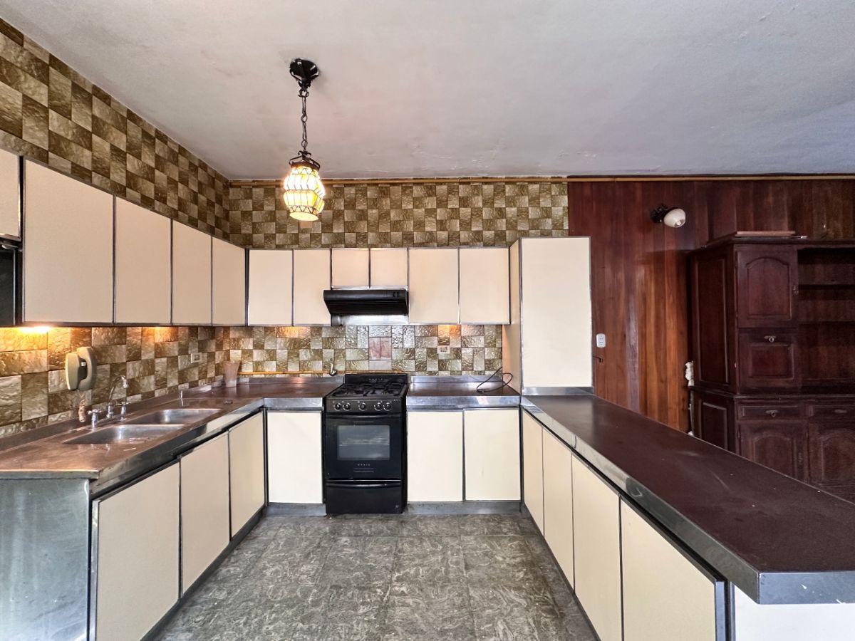 Foto de Casa en venta 4 dormitorios c/garage en Echesortu, imagen 2