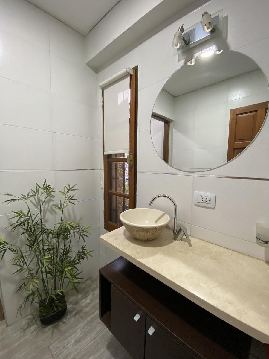 Venta Casa con Gran Jardin en Corazon de Fisherton 1
